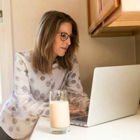 7 Ways to Avoid Packing On Pounds While Working From Home
